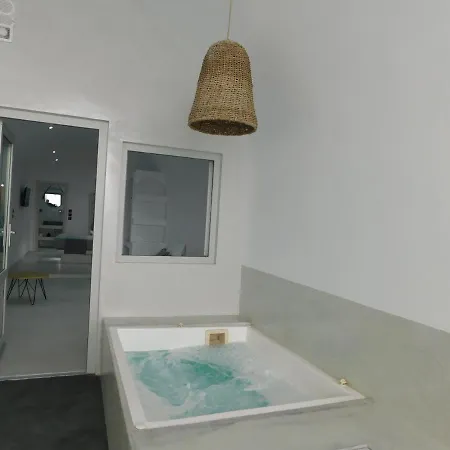 Caldera Bird's Eye Suites * Fira (Santorini)