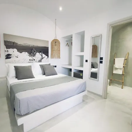 Caldera Bird's Eye Suites Bed & Breakfast *